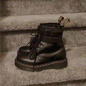Dr martens women size 7